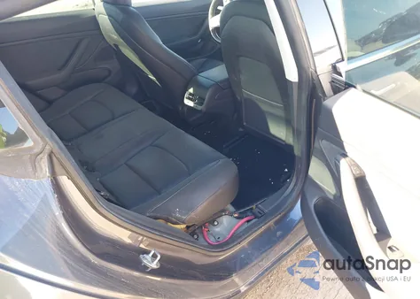 2019 Tesla Model 3 Long Range/Mid Range/Standard Range/Standard Range Plus z USA, uszkodzony, nr VIN 5YJ3E1EA8KF308141